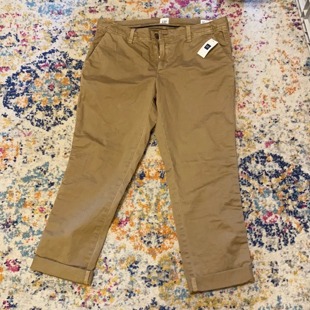 Gap NWT cuffed chinos